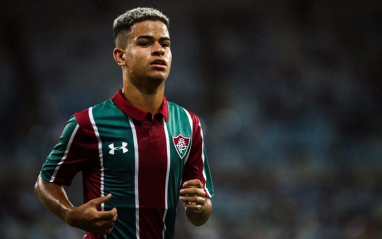 Miguel não se reapresenta no Fluminense e espera rescisão na Justiça