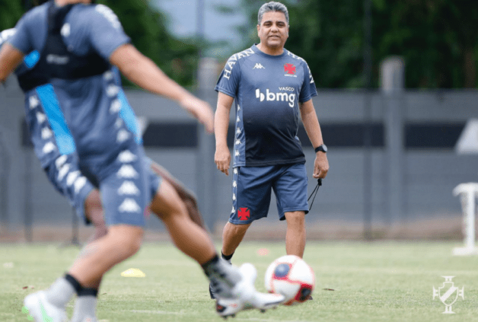 Marcelo Cabo elogia postura da equipe do Vasco