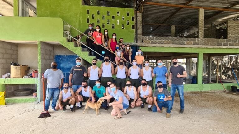 ONG de Castelo recebe mutirão solidário de limpeza
