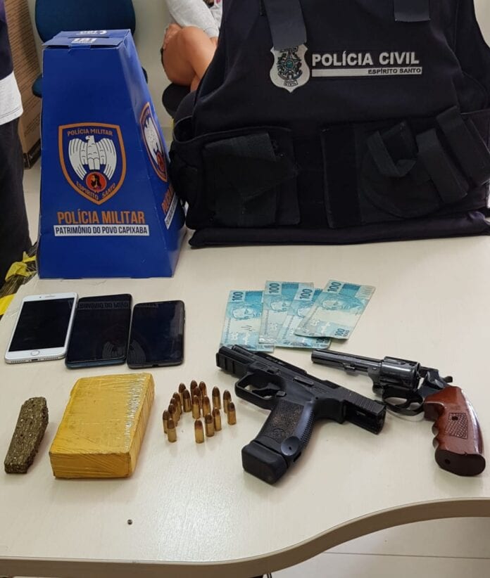 Policiais apreendem armas, munições, drogas e pessoa com mandato de prisão em Iconha e Piúma