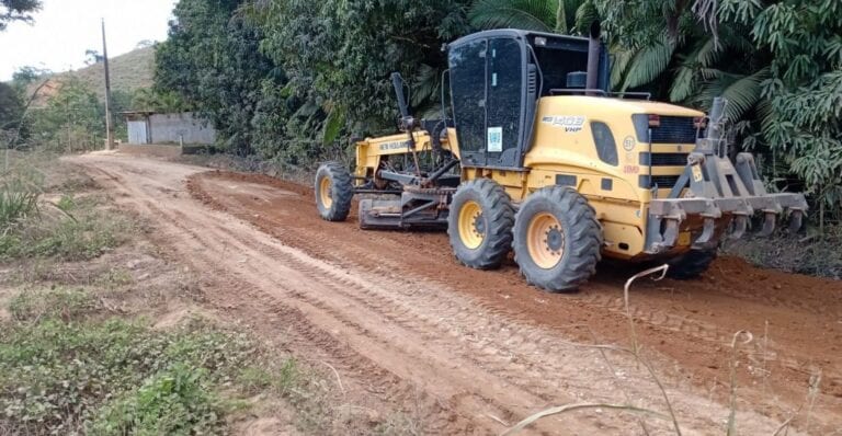 Estradas rurais em quatro distritos de Cachoeiro recebem melhorias
