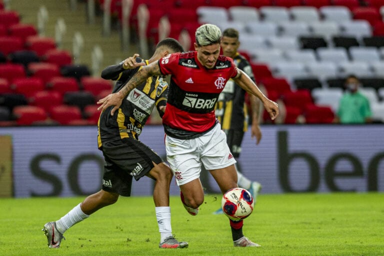 Dirigente do Flamengo rebate declaração de Jardine sobre Pedro: “Não fala dos pontos que vamos perder”