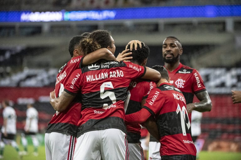 Flamengo volta a derrotar o Coritiba e avança na Copa do Brasil
