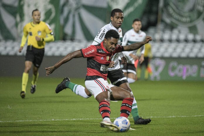 Mauricio Souza minimiza os desfalques do Flamengo
