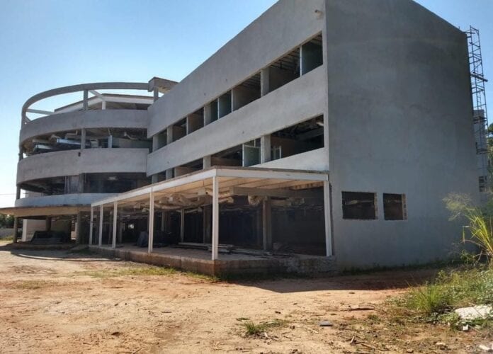 Ministério da Saúde afirma que já enviou todo o dinheiro para conclusão do hospital de Guarapari