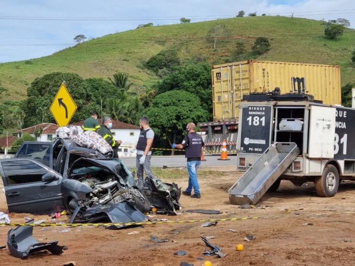 Motorista morre em acidente com vários feridos na BR 101 em Guarapari
