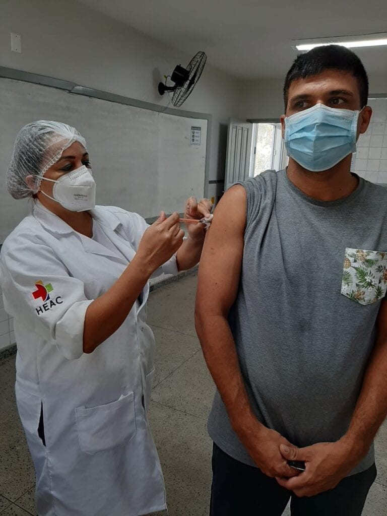 Municípios ampliam vacinação contra a Covid-19 para três turnos