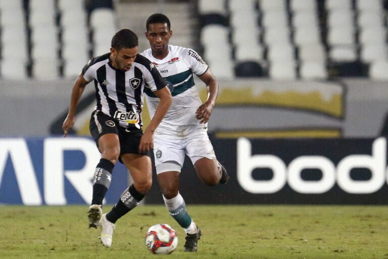 Botafogo bate o Coritiba e dorme no G4 da Série B do Brasileiro