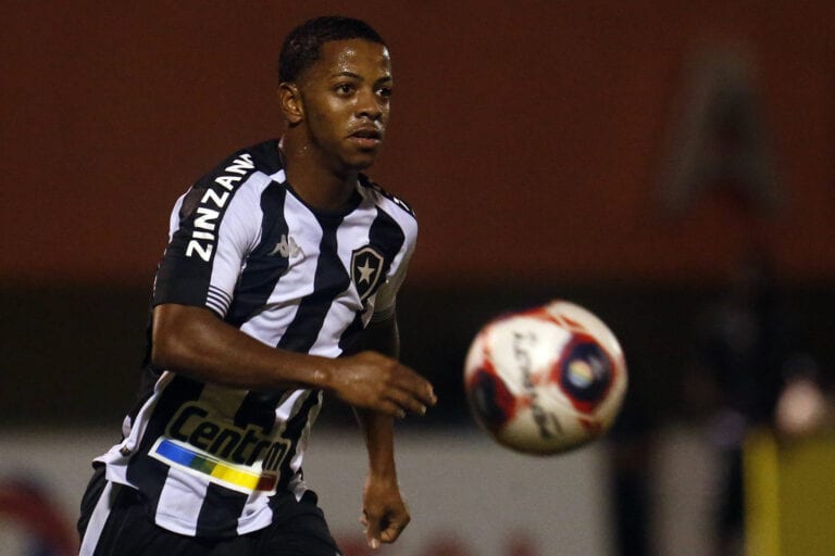Ênio se desculpa com torcida do Botafogo após jogar torneio amador