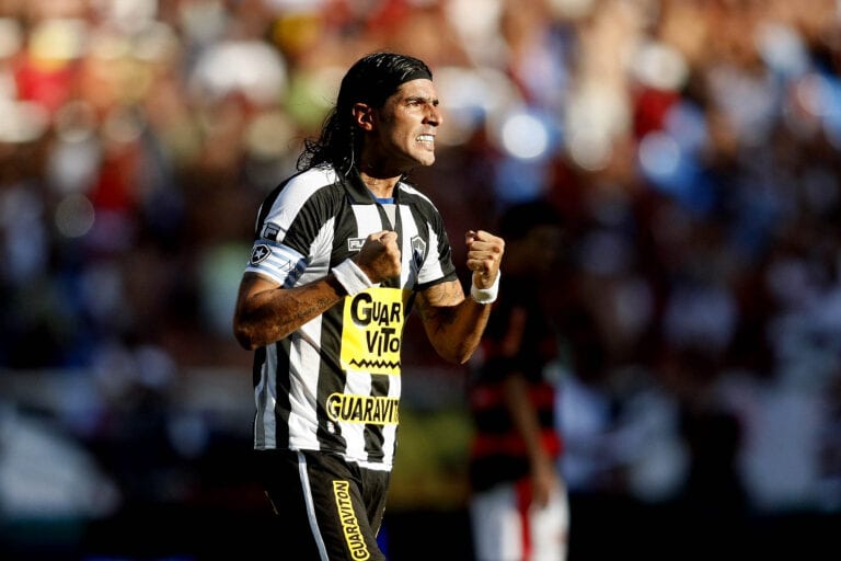 Loco Abreu se aposenta como o jogador que mais times defendeu na história