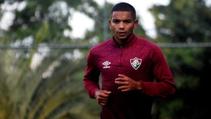 Após passagem pelo Grêmio, David Braz volta a encontrar o Santos no Fluminense