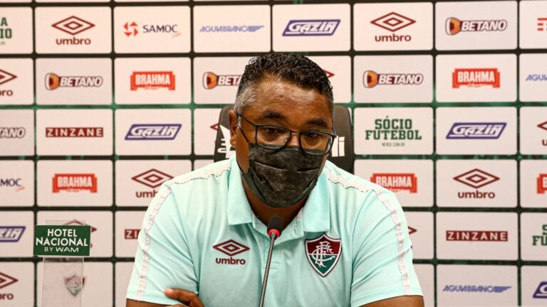 Roger Machado admite que pode “poupar” jogadores do Fluminense contra o Cuiabá