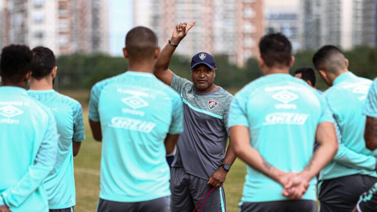 Roger Machado fala sobre escolha por poupar jogadores no Fluminense