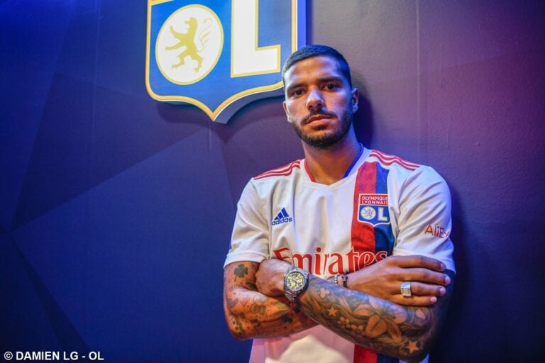 Lyon anuncia contratação de lateral-esquerdo Henrique, ex-Vasco