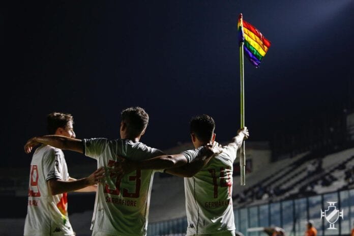 Vasco vence o Brusque em São Januário e se recupera na Série B