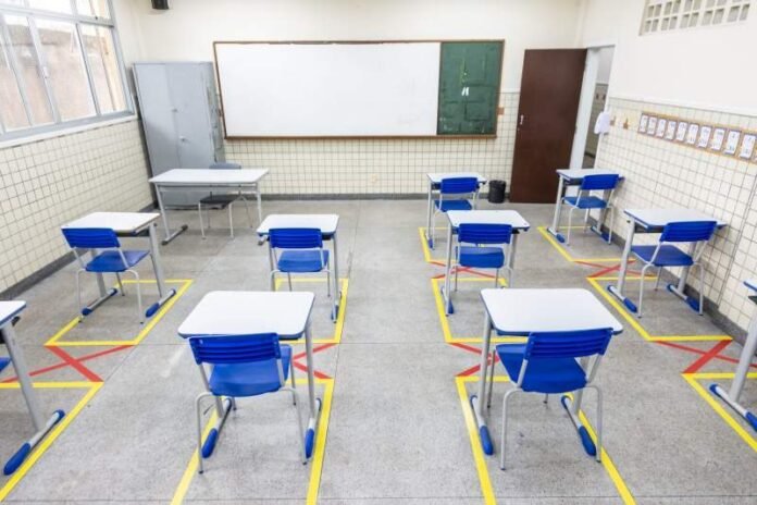 Aulas presenciais: entenda como será o retorno às escolas a partir de segunda-feira