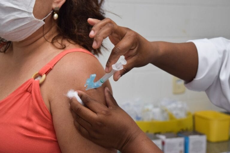 Covid-19: 1 em cada 4 cachoeirenses adultos já está com vacinação completa