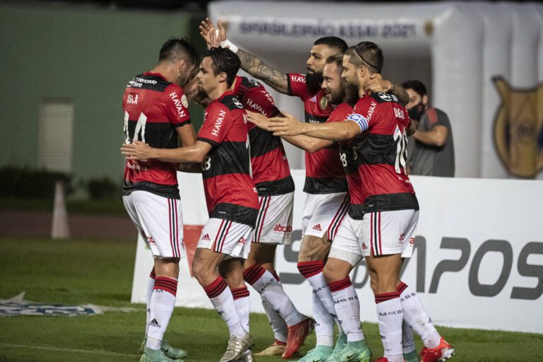 Flamengo dá show de bola e goleia o Bahia em Salvador