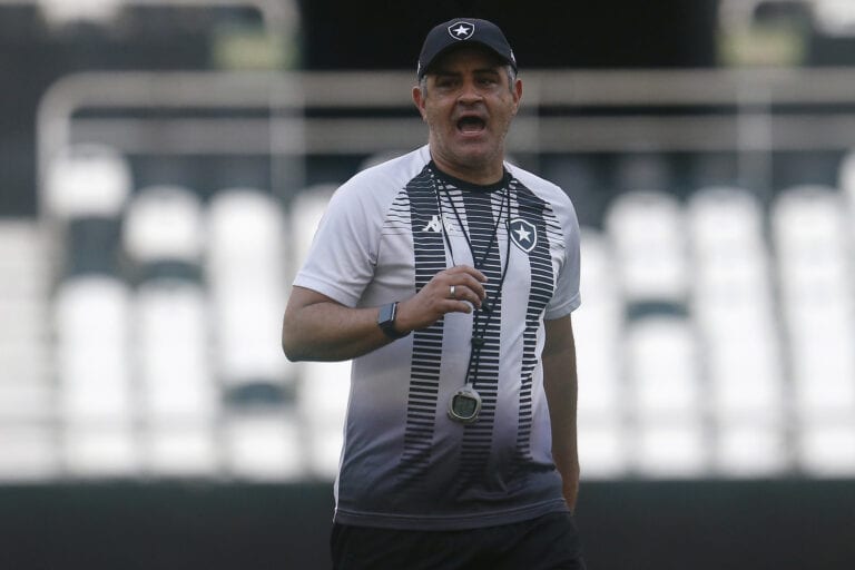 Chamusca lamenta pouco tempo para treinar o Botafogo