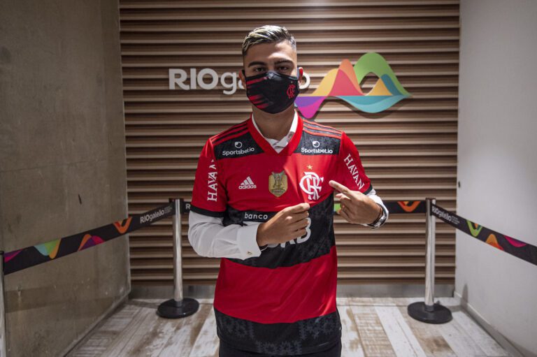 Andreas Pereira aparece no BID e poderá estrear pelo Flamengo