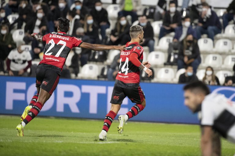 Flamengo goleia o Olímpia em Assunção pela Libertadores