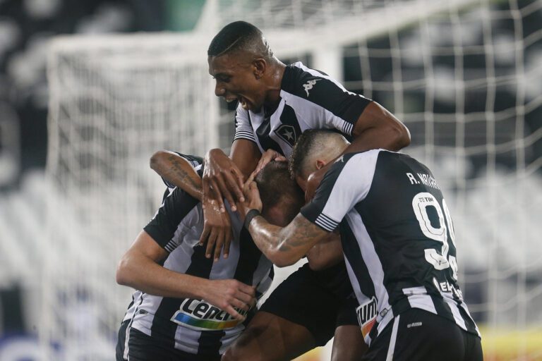 Botafogo encara o líder Coritiba pela Série B