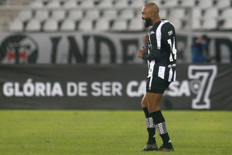 Chay comemora fase artilheira e destaca elenco do Botafogo: “Grupo merecedor”