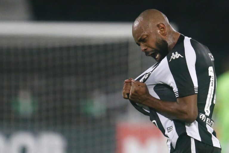 Com Chay liberado após sair com dores, Cavalieri, Jonathan e Ronald evoluem no Botafogo