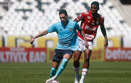 Hugo sofre fratura na clavícula e vira desfalque no Botafogo