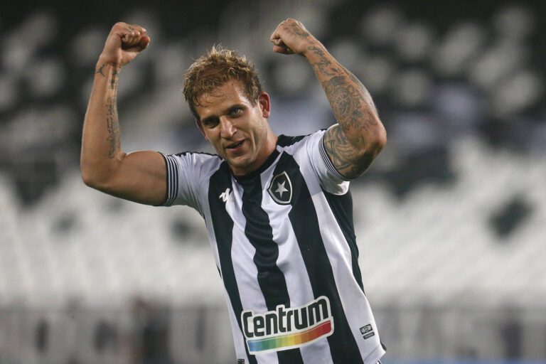 Rafael Moura vibra com primeiro gol e espera mais chances no Botafogo