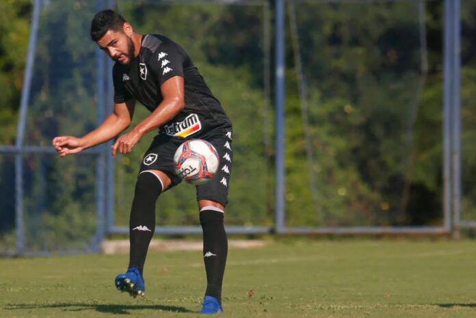 Volante Barreto destaca evolução do Botafogo: “Estamos mais compactos”