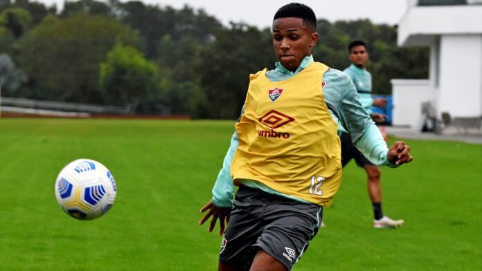Fluminense anuncia rescisão de Kayky, acertado com o Manchester City