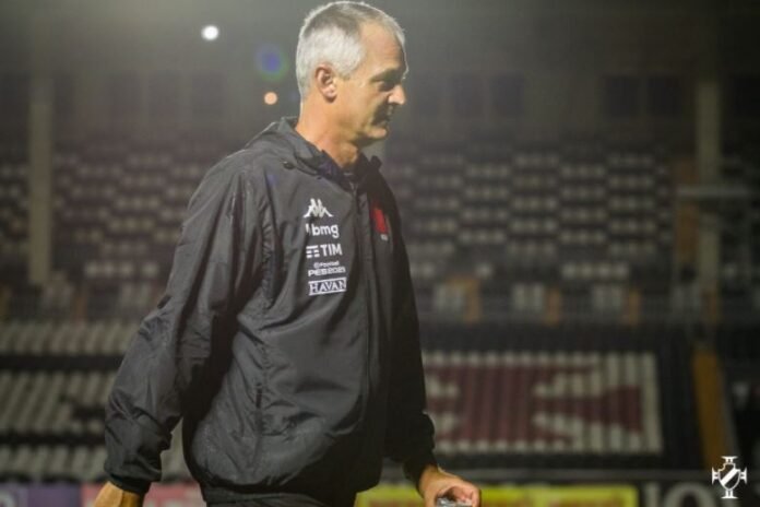 Lisca pede reforços no Vasco: “Espero que a diretoria me escute e tome providências”