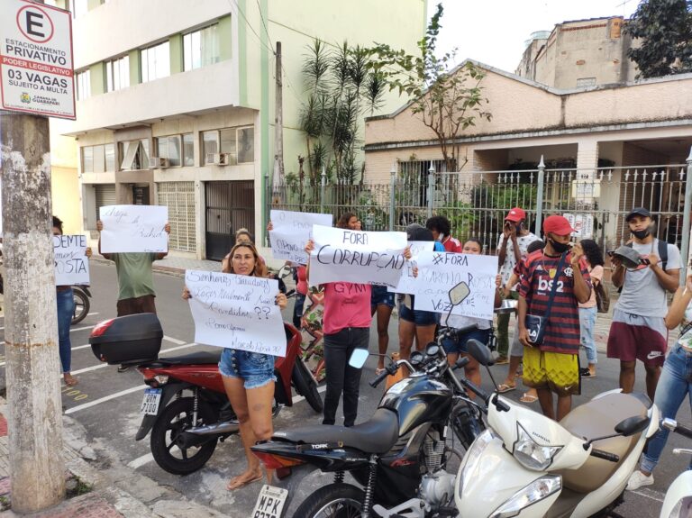 Panelaço e manifestação pediram afastamento de vereador em Guarapari