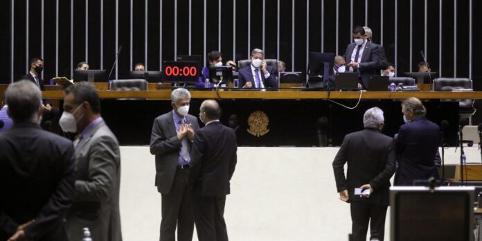 Câmara vota da PEC da reforma eleitoral em segundo turno