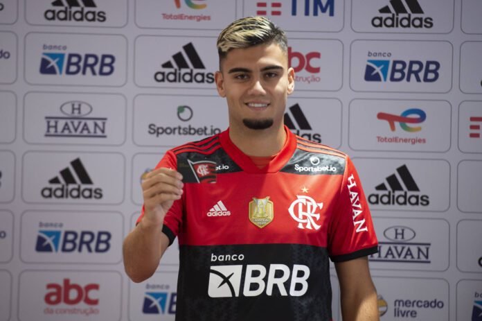 Torcedor do Santos, Andreas Pereira pode estrear pelo Flamengo contra o time do coração