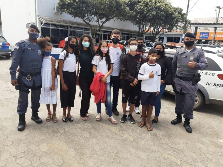 10º batalhão recebe visita de alunos surdos da rede municipal de Guarapari