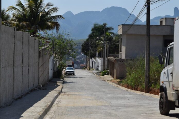 Obras de pavimentação, drenagem e contenção no bairro Vila Rica - Prefeitura de Cachoeiro de Itapemirim