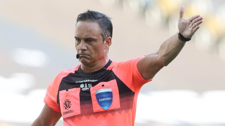 Conmebol define árbitro argentino para semi entre Palmeiras e Atlético-MG na Libertadores
