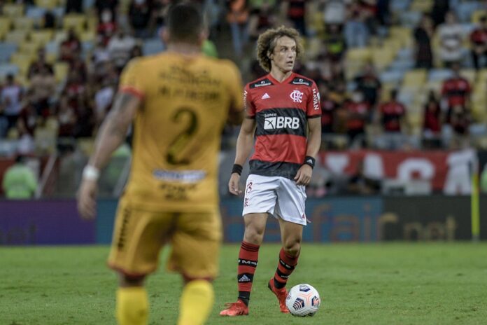 David Luiz doa camisa do Flamengo para leilão