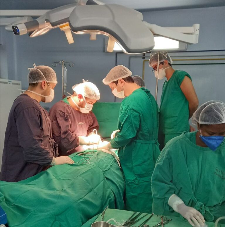 Evangélico de Cachoeiro realiza procedimento oncológico inédito no Brasil