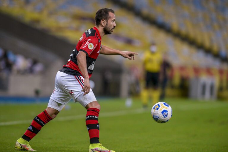 Éverton Ribeiro é desfalque certo do Flamengo contra o América-MG
