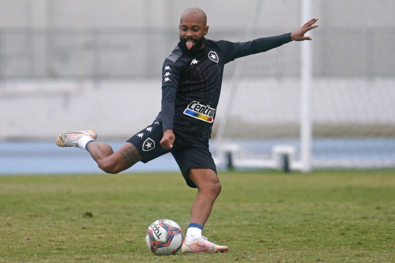 Chay é regularizado no Botafogo e pode enfrentar o Remo