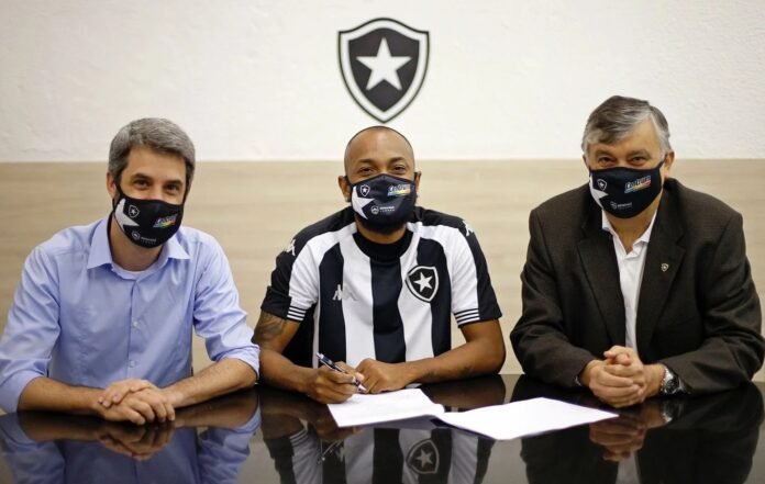 Comprado pelo Botafogo, Chay se despede da Portuguesa-RJ