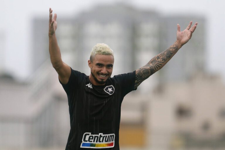 Coordenador médico do Botafogo evita fixar data para estreia de Rafael