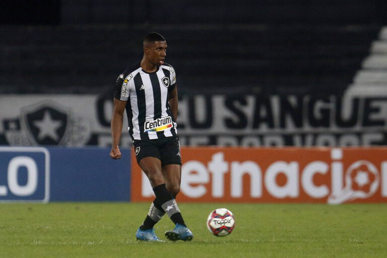 Kanu avalia desempenho do Botafogo em derrota para o CSA: “Noite ruim”