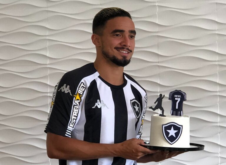 Rafael pede tempo para estrear no Botafogo