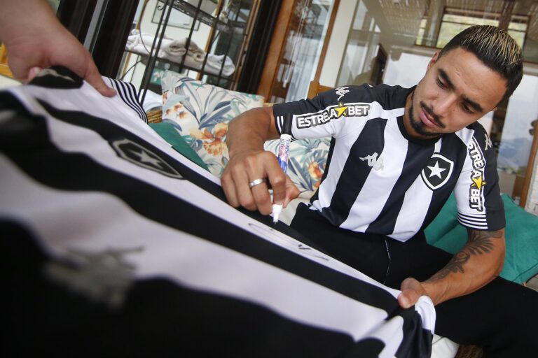 Rafael realiza exames médicos e deve treinar com o Botafogo nesta terça-feira