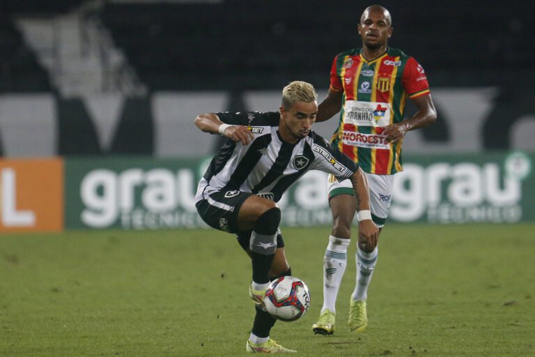 Rafael revela sentimento especial por usar a camisa 7 do Botafogo