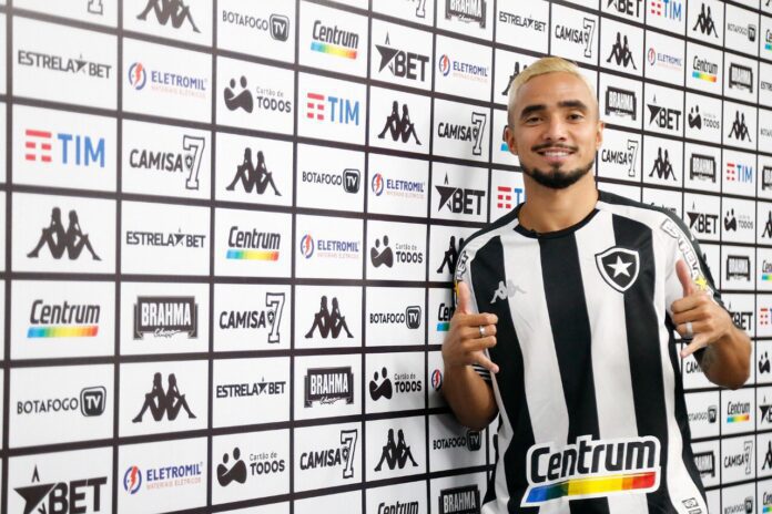 Vídeo mostra primeiro contato entre Enderson Moreira e Rafael no Botafogo